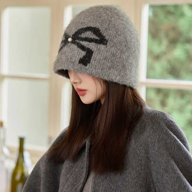 Winter Warm Personality Versatile Knitt Hat with Butterfly PatternSlouchy Beanie for Men WomenSuitable for Outdoor Wear SkiingXJ251023
