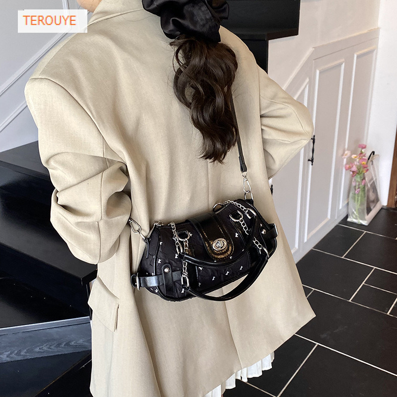 Sweet and cool motorcycle style Y2K spicy girl handbag autumn and winter new fashionable armpit bag trendy women's shoulder bag luxurious designe