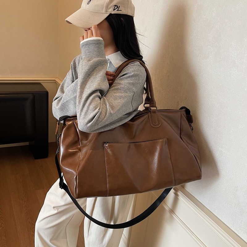 Leather Handheld Travel Bag for Men Large Capacity Outdoor Sports Gym Bag Womens Crossbody Business Trip Travel Luggage Bag W251023