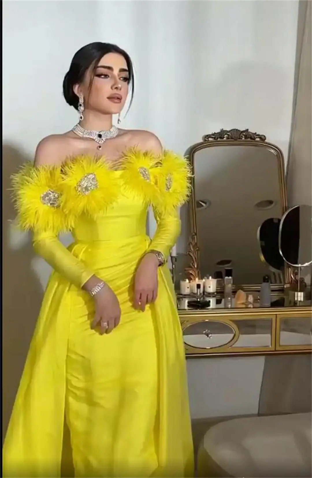 Customized Mermaid Yellow Satin Long Sleeves Prom Dresses Off the Shoulder Feathers Floor Length Evening Party Dress 251020