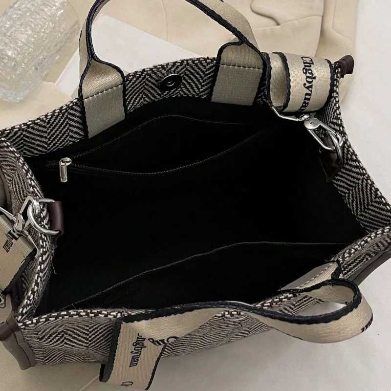 Trendy Houndstooth Crossbody Bag with Large Capacity for Women Commuting and Shopping Stylish and Roomy Tote Bag for WomenL251023