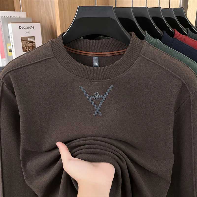 New seamless mens hoodie for spring and autumn 2025 business casual skin friendly comfortable round neck long sleeved tshirtXJ251023