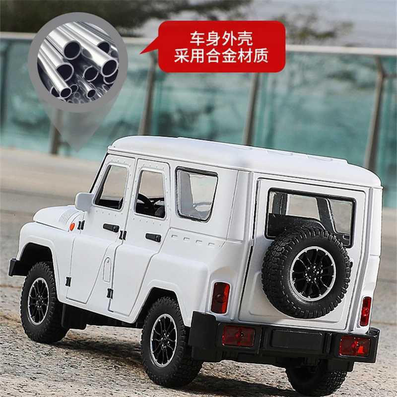 118 UAZ Hunter Alloy Car Model Diecasts Metal Offroad Vehicles Car Model High Simulation Sound Light Collection Kids Toys GiftT251023