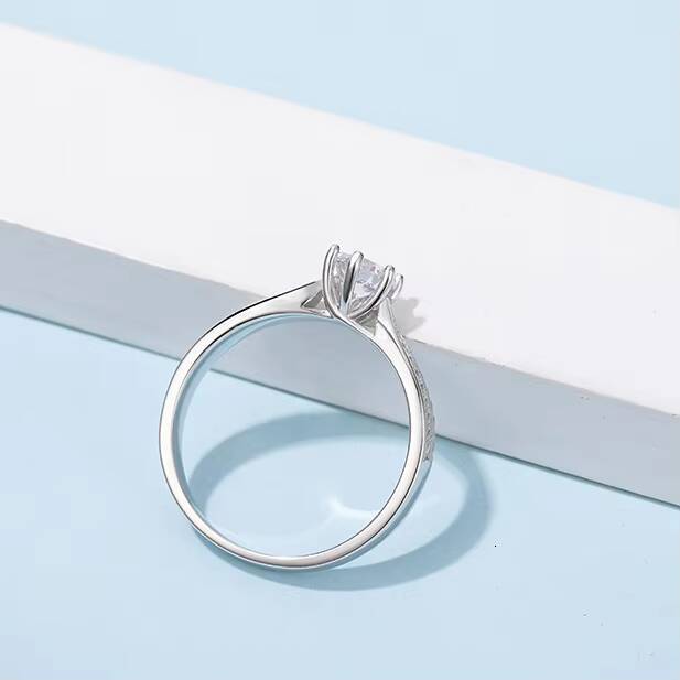 High End Classic S925 Moissanite Ring with Silver Platinum