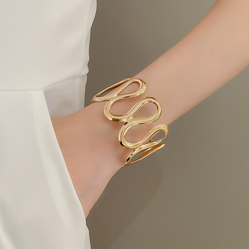 Metal Wave Niche Fashion High-end Bracelet Ins Style Light Temperament Jewelry - view 5