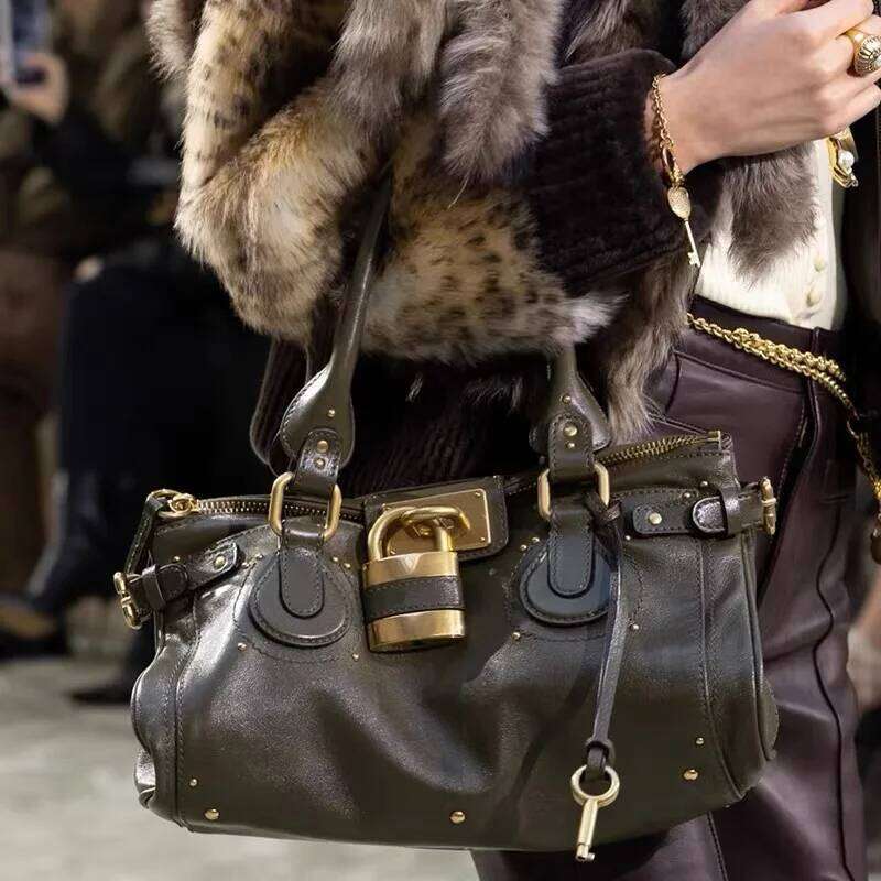 Women's Rivet Retro Street Motorcycle New Lock Buckle Design Underarm Bag Female Large Boston Hobos Business Handbag