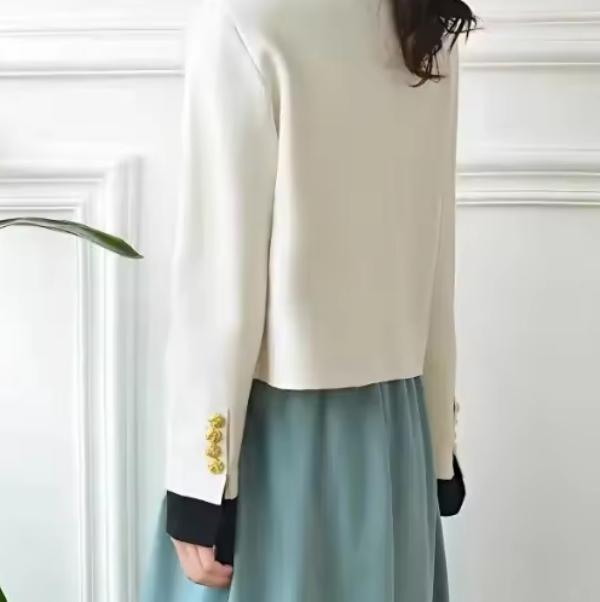 Tweed Style Gold Button Color Block V-Neck Knitted Cardigan Women's Autumn Winter 2024 New White Commuting Cropped Jacket
