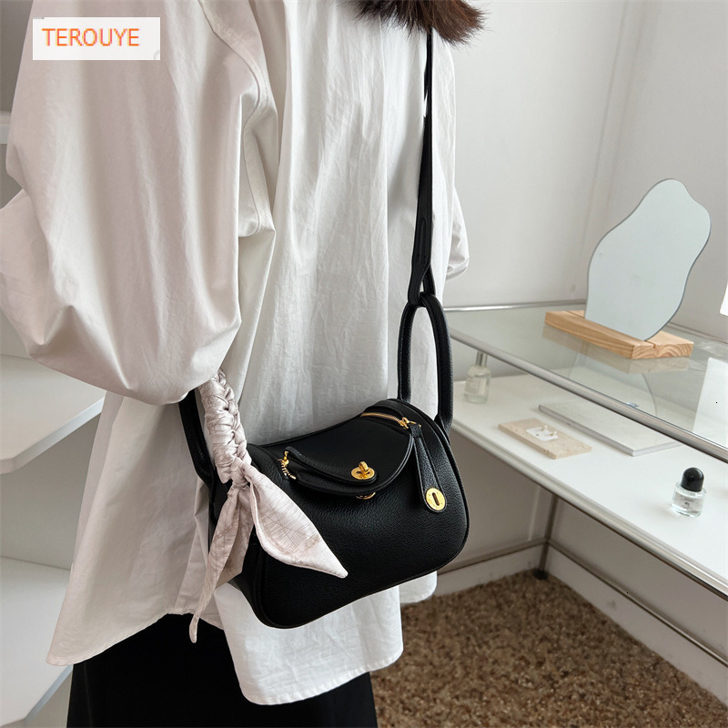 French niche design handbag autumn and winter new fashion texture style scarf design women's shoulder bag elegant luxury designer bag