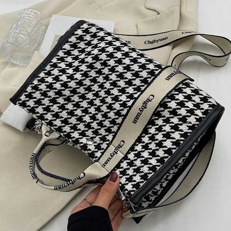 Trendy Houndstooth Crossbody Bag with Large Capacity for Women Commuting and Shopping Stylish and Roomy Tote Bag for WomenL251023