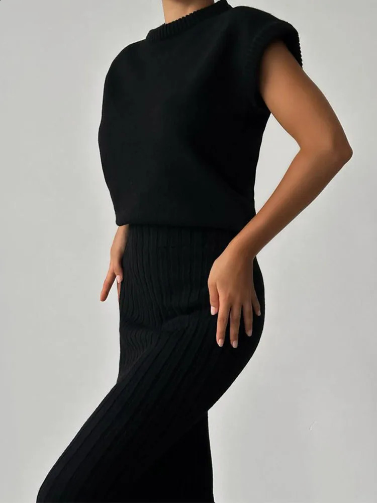 Womens Sleeveless Pullover Top Slim Long Skirt Sweater Set Versatile Fashion Sexy Girl Wind Suit Trendy Outfit 251022