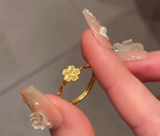Sparkling Five-Leaf 2025 New Ancient Hammered Ice Small Gold Flower Ring
