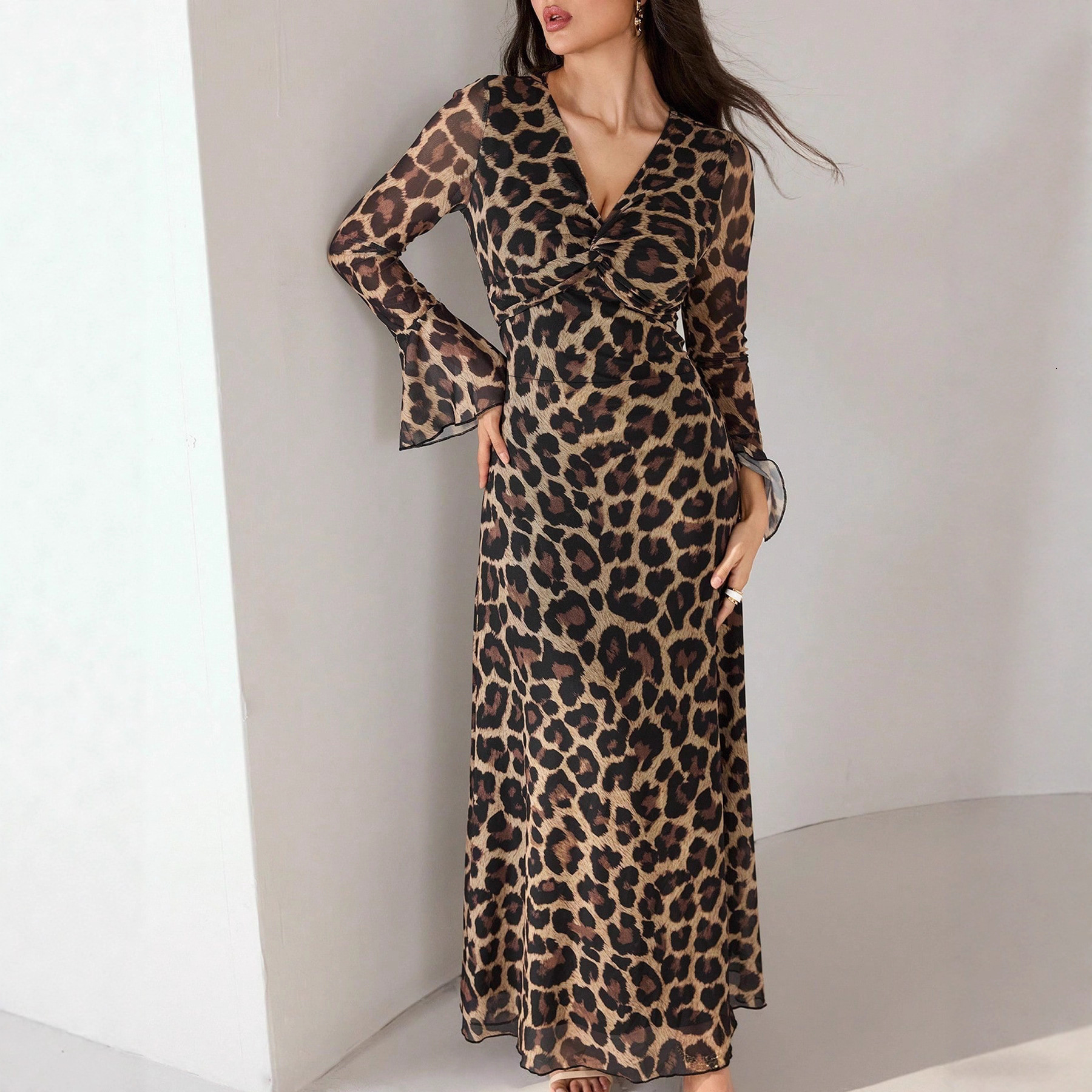 European and American fashion designer women's V-neck leopard print long sleeved dress new elegant women's long skirt