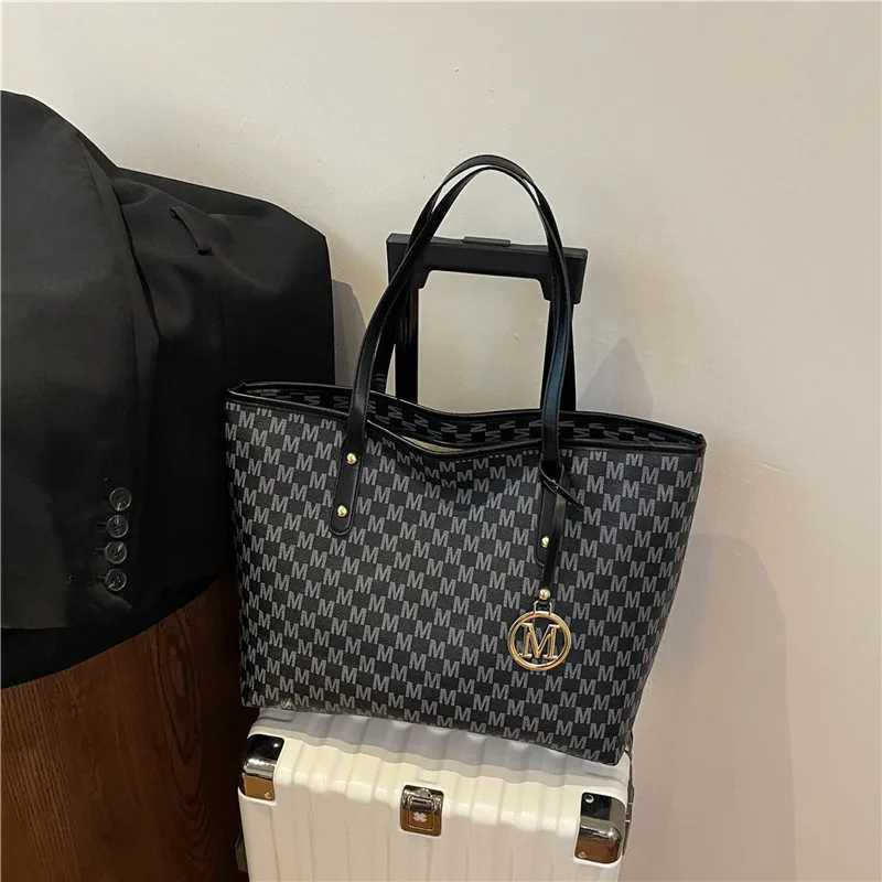 Large Capacity Commuting Tote Bags Fashionable Printed Pu Leather Handbag for Women College Students Class Handbags Shoulder BagL251023