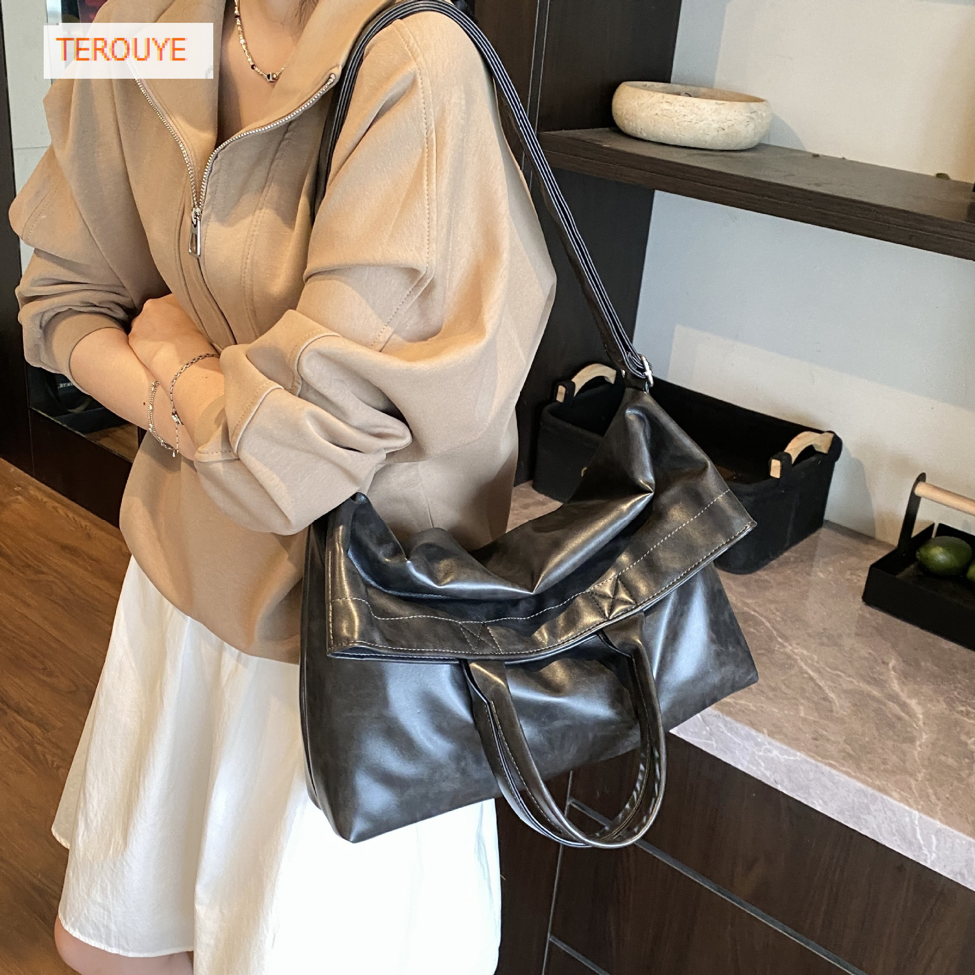 Luxury retro oil wax leather handbag autumn and winter new fashion trend armpit bag large capacity women's shoulder bag elegant designer bag
