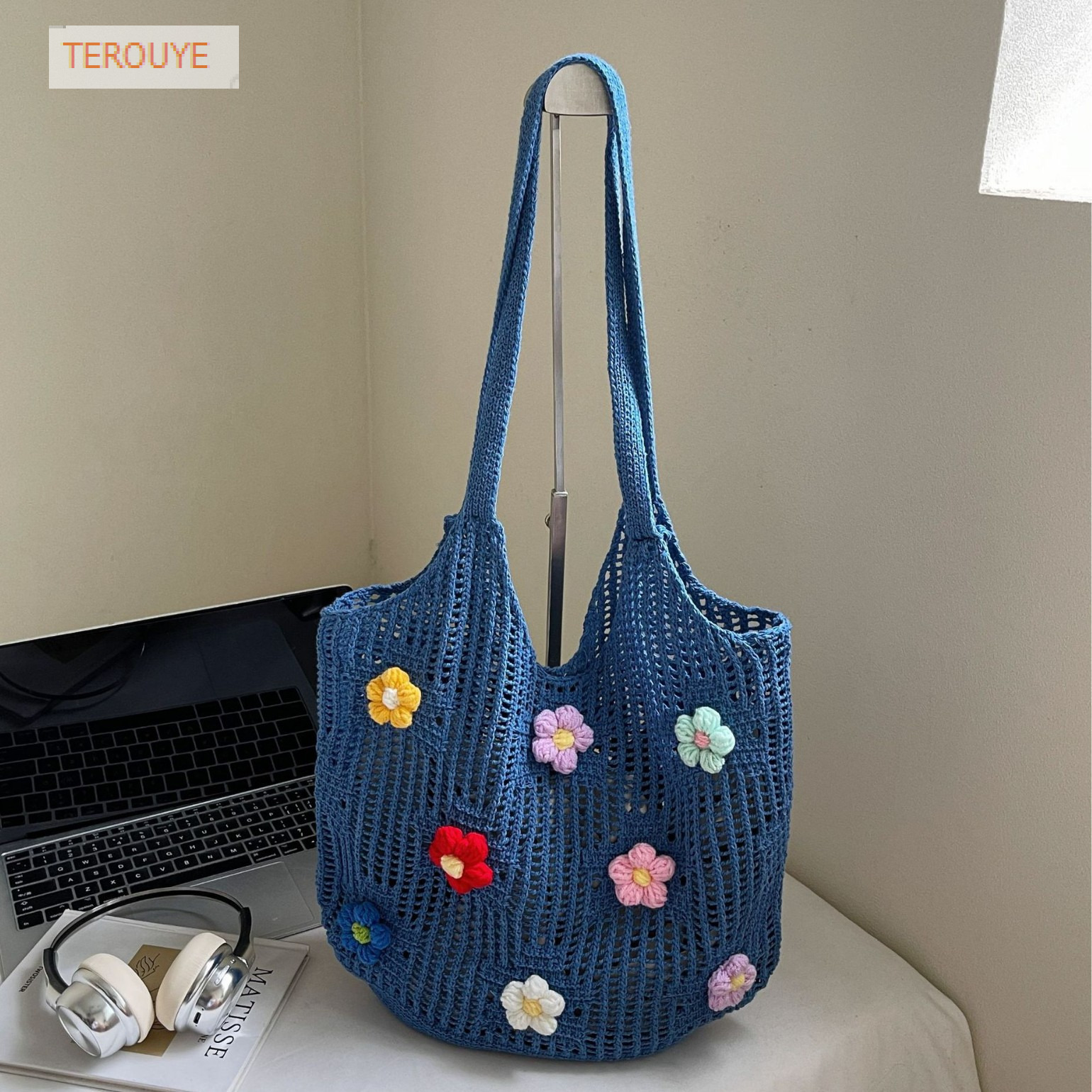 Autumn and winter new hollow knitted woven fabric bag, Korean style niche style, large capacity fashion trend design, women's shoulder bag design