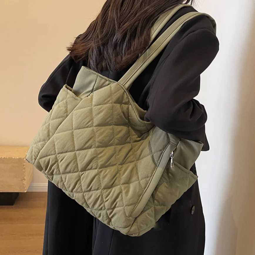 Women Padding Shoulder Bag Ladies Padded Hobo Handbag Travel Shoulder Bag Large Capacity Down Satchel Bag Shopping Tote BagL251023