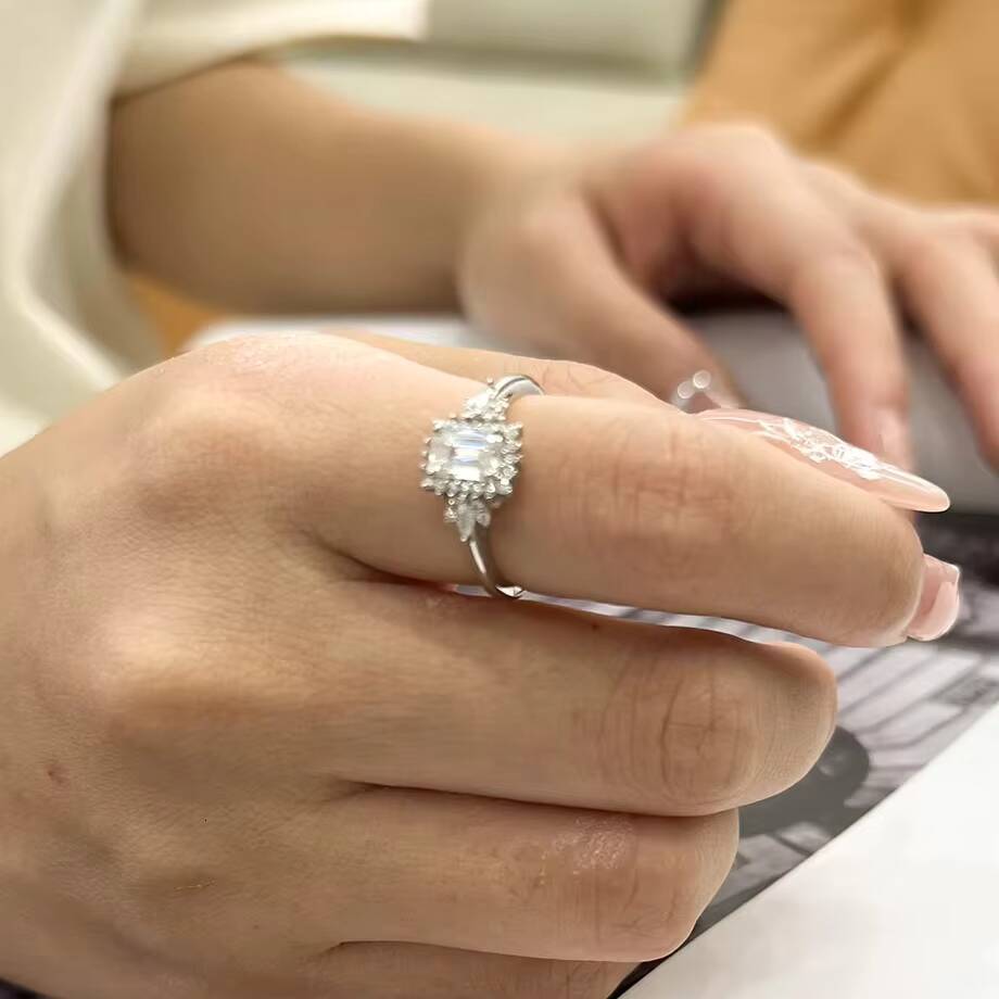 Aivenchy Luxury Lab Grown Diamond Ladies Finger Ring Fine Jewelry 925 Sterling Silver Women Moissanite Ring