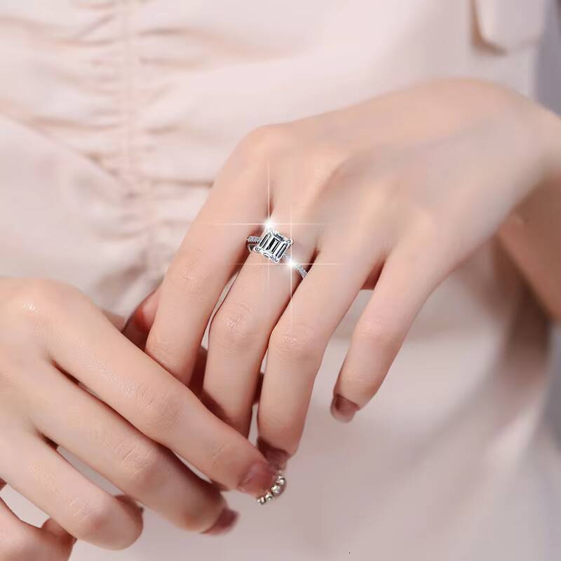 Fine Jewel Designer Luxury Love Engagement Emerald Wedding Party Gift S925 Sterling Silver VVS1 Moissanite Ring of Woman Ladies