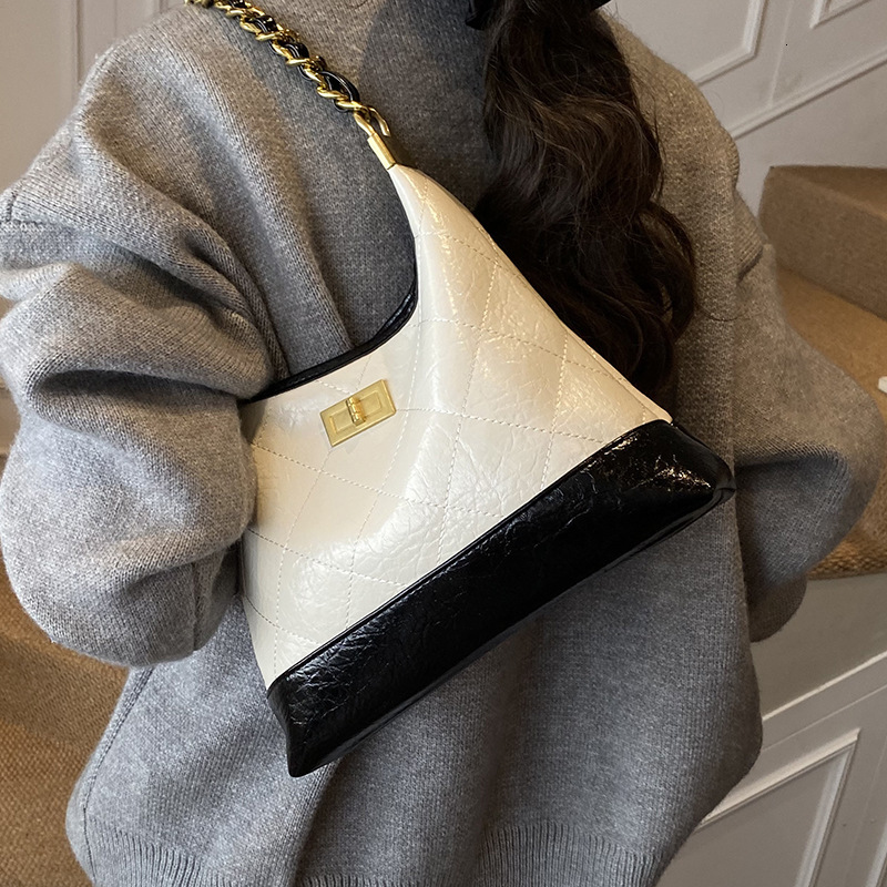 Luxury Brand Designer Bag High-End Oil Leather Small Bag 2025 New Quilted Embroidery Versatile Crossbody Bag Women's Shoulder Underarm Bag