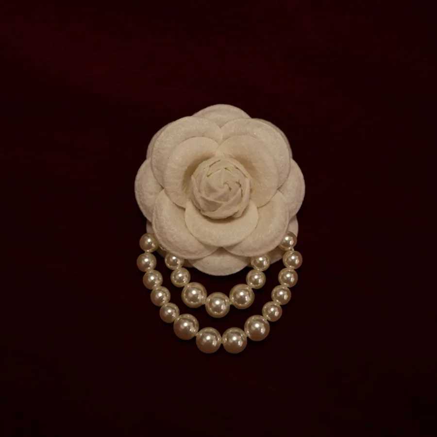 Versatile lia Classic Tweed Style French Vintage Brooch Pearl Chest Needle Pin NonSlip Fashionable Jewelry Accories Y251023