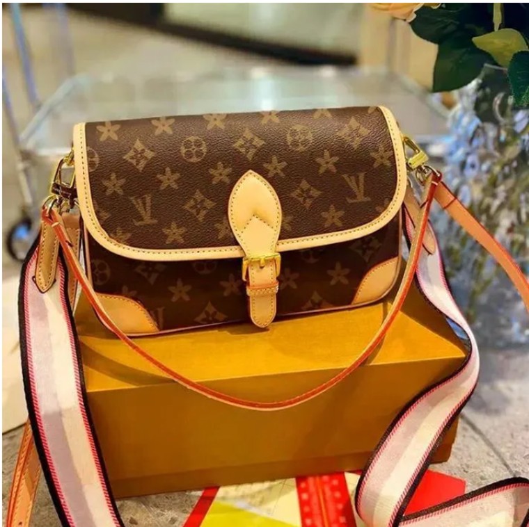 Designers Bags Shoulder Bag Totes Luxurys Flower Diane Baguette Handbag Women Handbags Large-Capacity Canvas Strap Purse Colorful New Floral bag