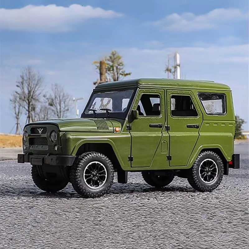 118 UAZ Hunter Alloy Car Model Diecasts Metal Offroad Vehicles Car Model High Simulation Sound Light Collection Kids Toys GiftT251023