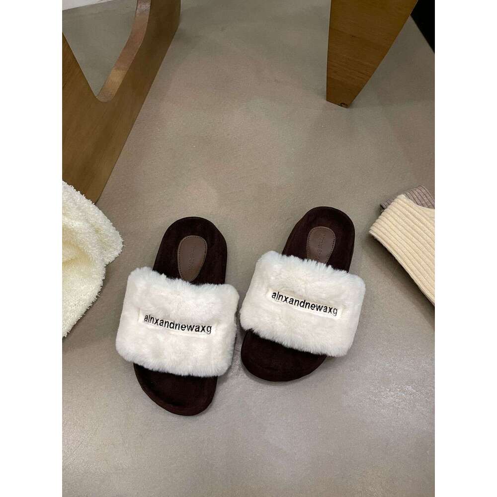 French Style 2025 New Autumn Winter Women's Thick-Soled Elegant Leopard Print Furry Slippers Outdoor Wear Versatile Comfortable Trendy