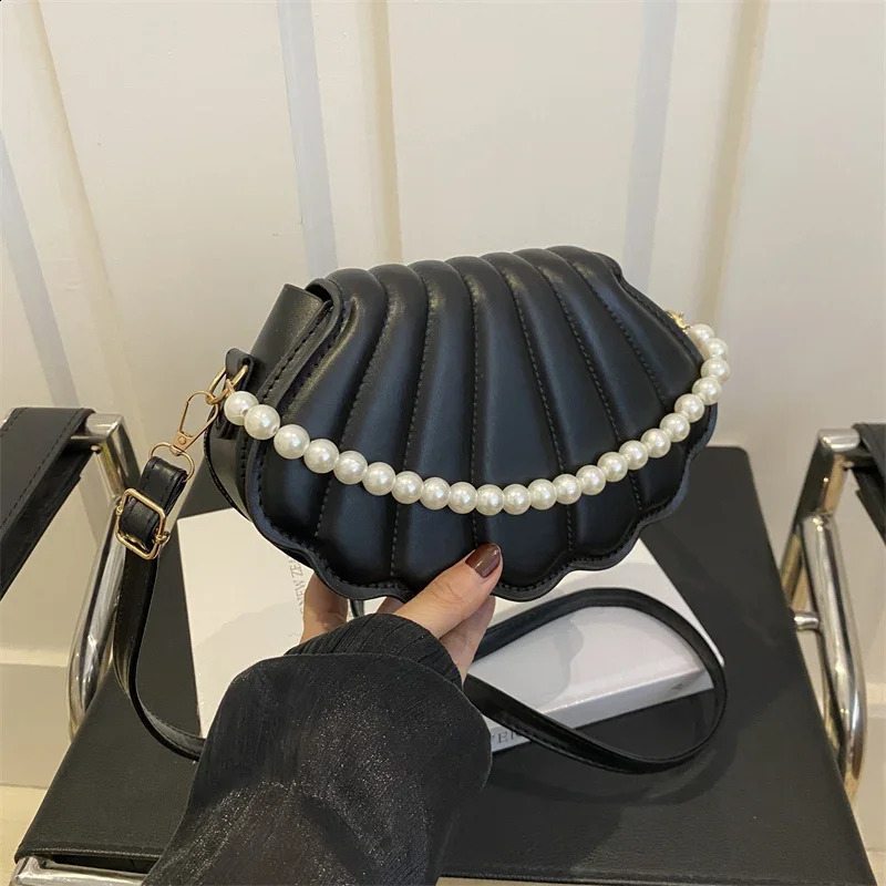 French Pearl Chain Handbag Women Seashell Fashion Shoulder Bag PU Leather Clutch Purse Novelty Solid Chic Hobo Bag Small Satchel251023