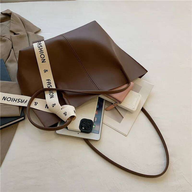 Street Fashion Women's Versatile PU Leather Shoulder with Scarf Stylish Tote Bag Large Capacity Handbag Women Daily Use