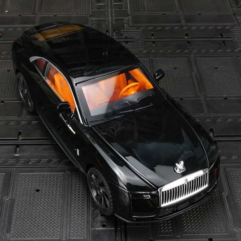 124 RollsRoyce alloy car model doors on both sides that can be opened and the front hood and trunk door can also be openedT251023