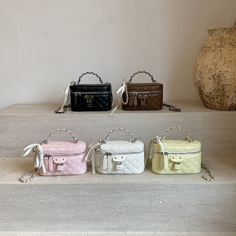Luxury Brand Designer Bag 2025 Summer Gentle Temperament Quilted Handbag Daily Personality Solid Color Metal Chain Single Shoulder Crossbody Bag For W