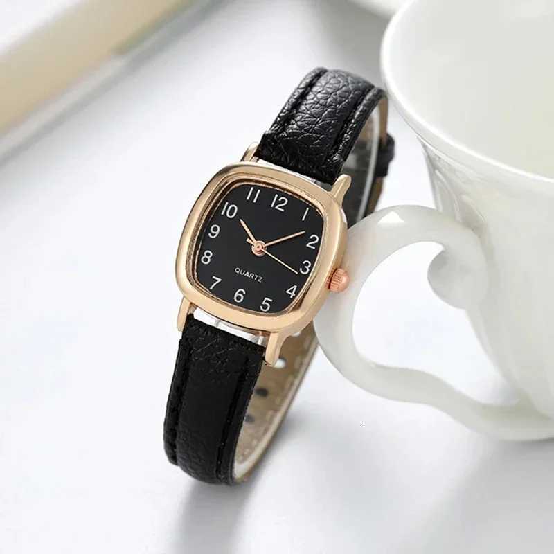 Kegllect Square Women Simple Small Dial Student Watches Vintage Belt Quartz WristwatchL251023