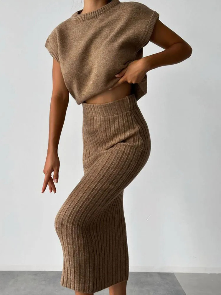 Womens Sleeveless Pullover Top Slim Long Skirt Sweater Set Versatile Fashion Sexy Girl Wind Suit Trendy Outfit 251022