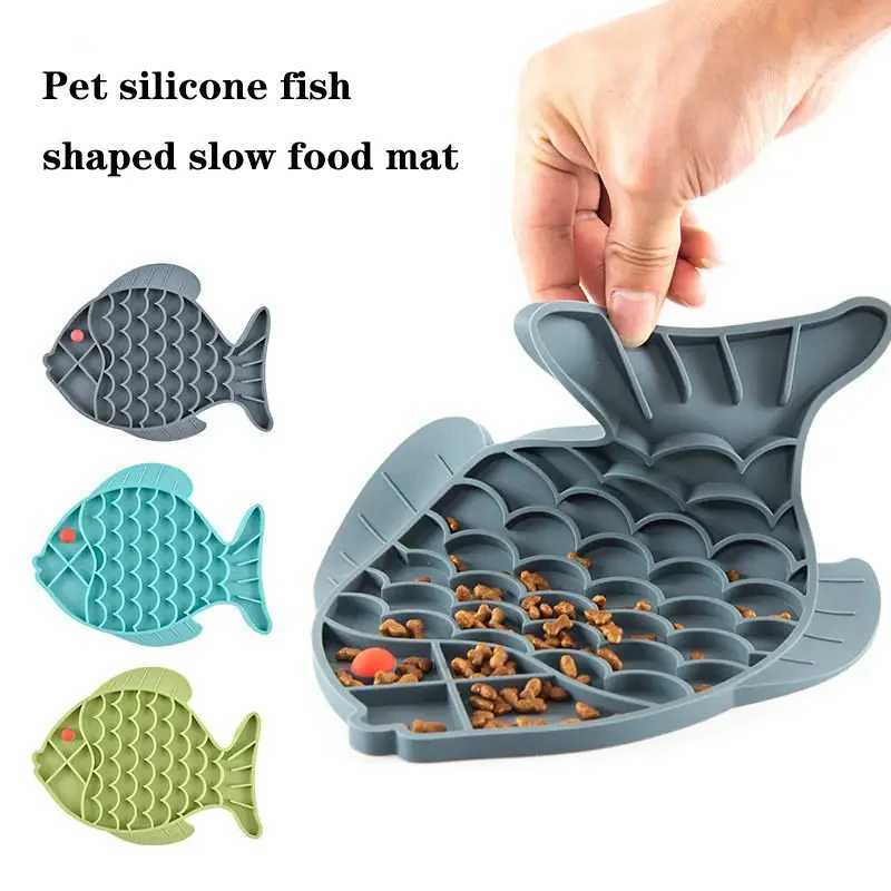 Silicone licking pad Fish shaped Pet Dog Lick Pad Bath Peanut Butter Slow Eating Licking Feeder Cat Lickmat Feeding Dog Lick Mat Y251023