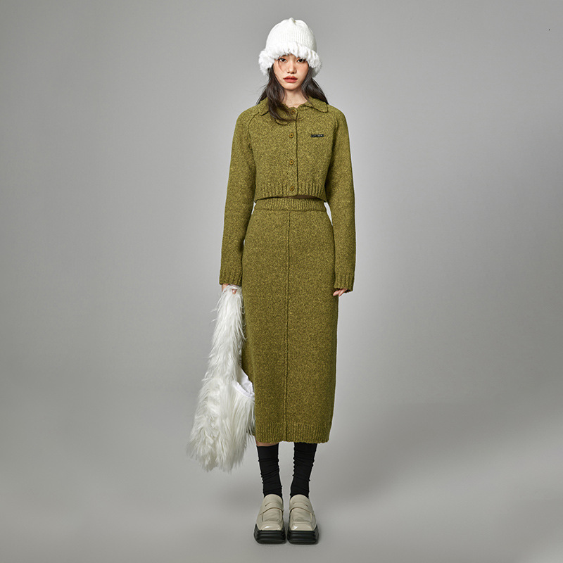 Autumn/Winter Designer Knitted Suit Skirt Women's Autumn New Style Slim fit High end Gentle Temperament Fashion Casual Sweater Two Piece Set