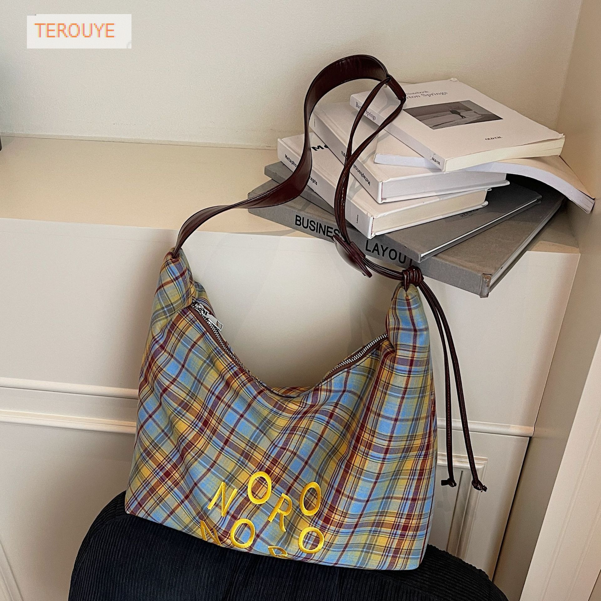 Korean style large capacity lazy style canvas bag winter new letter handbag fashion trend women's shoulder bag luxury designer bag