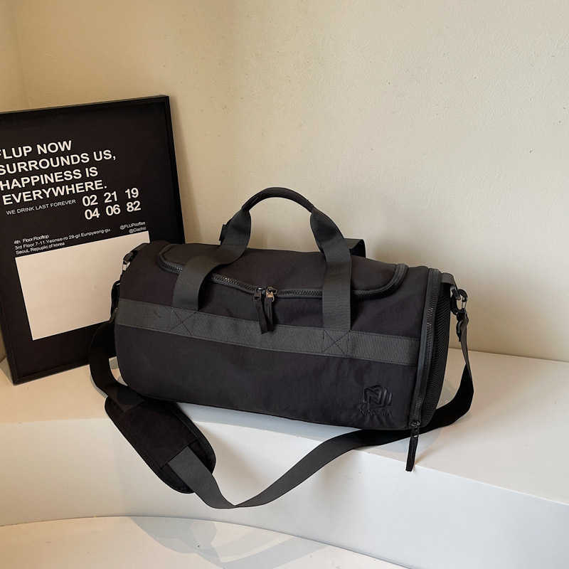 Travel Bag Men Large Capacity Outgoing Handheld Travel Luggage Bag Women Fashionable Dry Wet Separation Cylinder Sports Gym Bag W251023