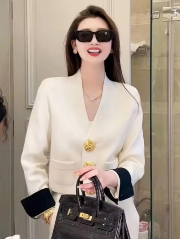 Tweed Style Gold Button Color Block V-Neck Knitted Cardigan Women's Autumn Winter 2024 New White Commuting Cropped Jacket