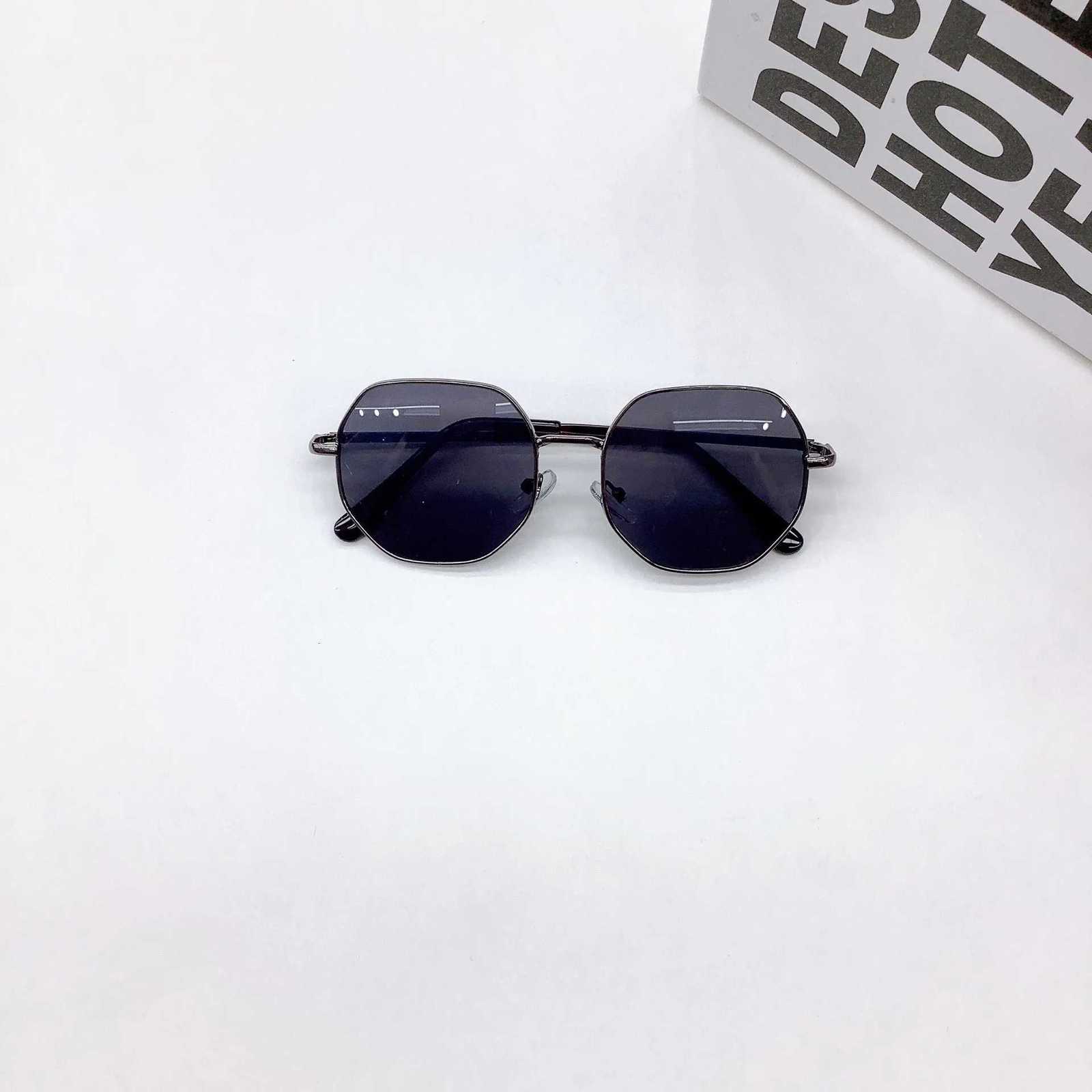 New Version Of Childrens Travel Shading SunglaSSeS For Boys Girls Sun And UV Protection GlassesW251023