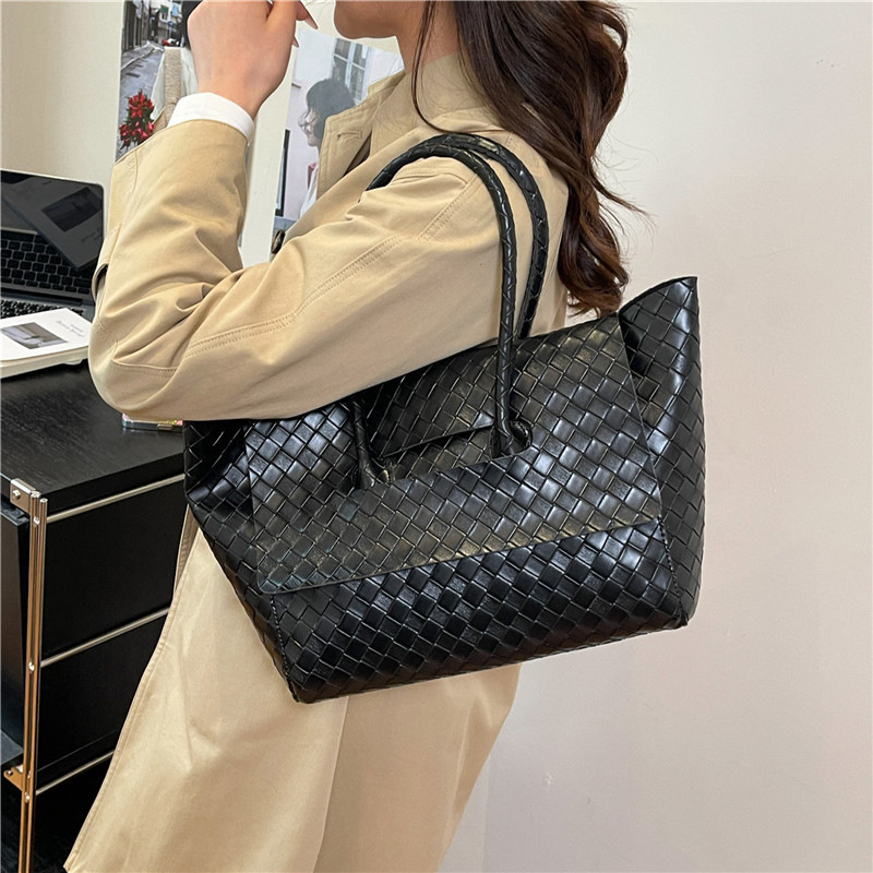 Luxury Brand Designer Bag Large Capacity Bag For Women 2025 New Korean Style Large Capacity Woven Pattern Handbag Underarm Tote Bag