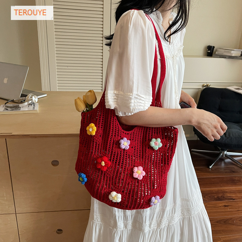 Autumn and winter new hollow knitted woven fabric bag, Korean style niche style, large capacity fashion trend design, women's shoulder bag design