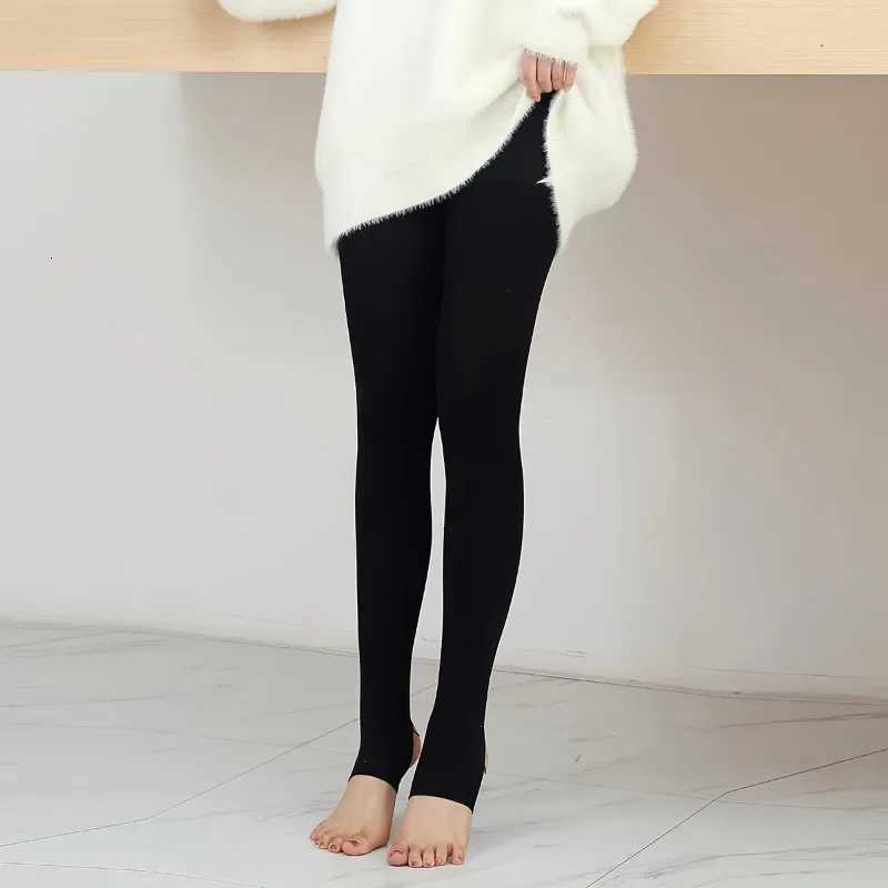 Winter Pearl Velvet Fleece Tights for Women Thickened Fleece Lined Leggings for Warmth and Cold Weather ComfortT251023