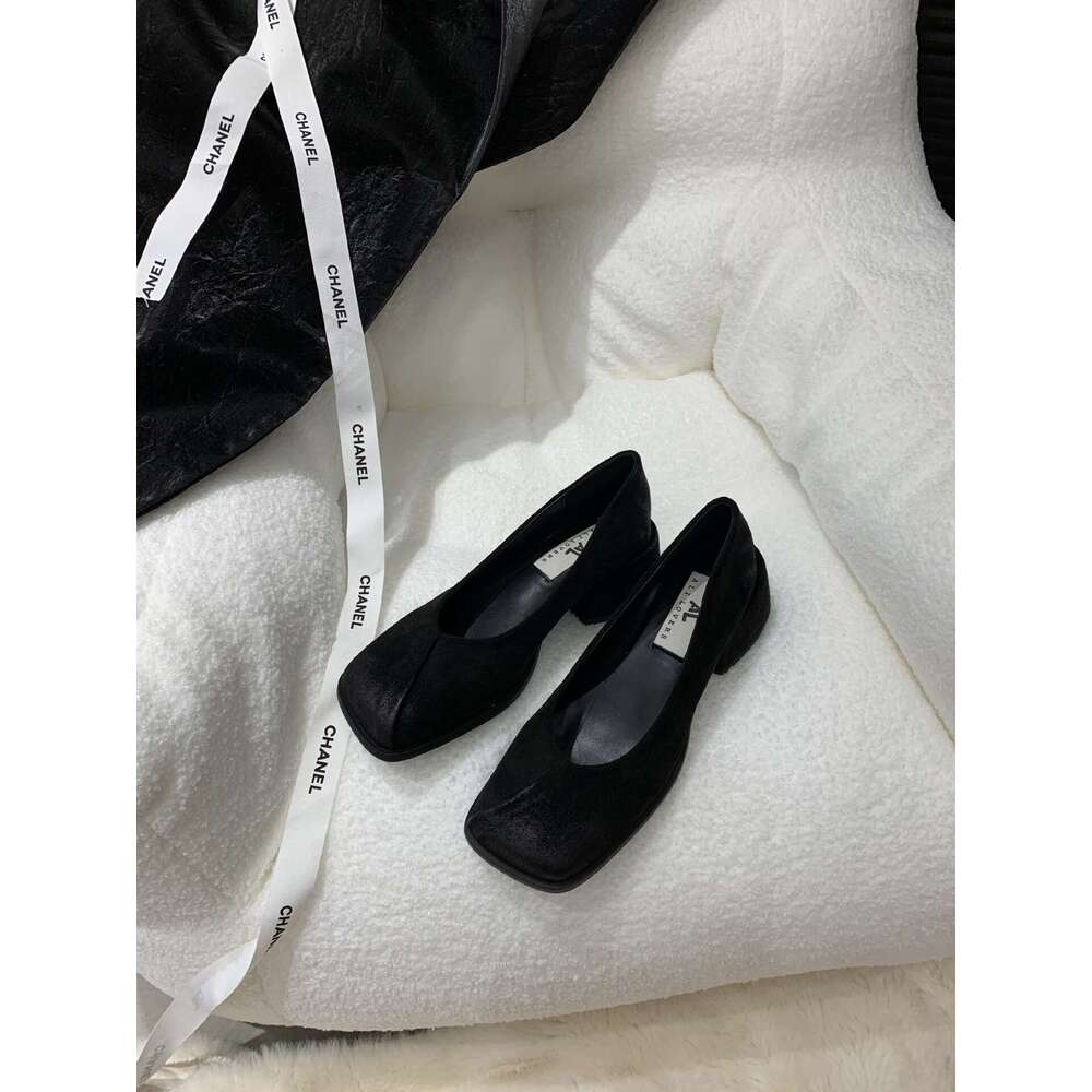 2025 New French Style Elegant Shoes Women's Square Toe Chunky Heel Shallow Mouth Mary Jane Commuter Shoes with Refined Design