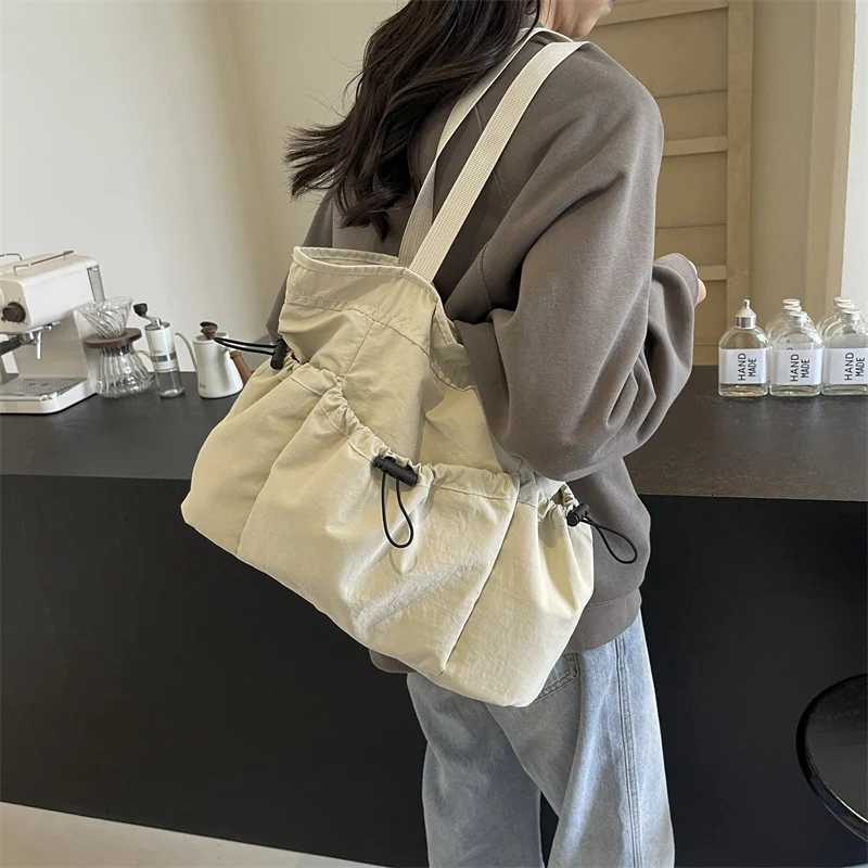 1 Piece Large Capacity Tote Bag fashion Shoulder Canvas Bag Work Commuting Bucket BagL251023