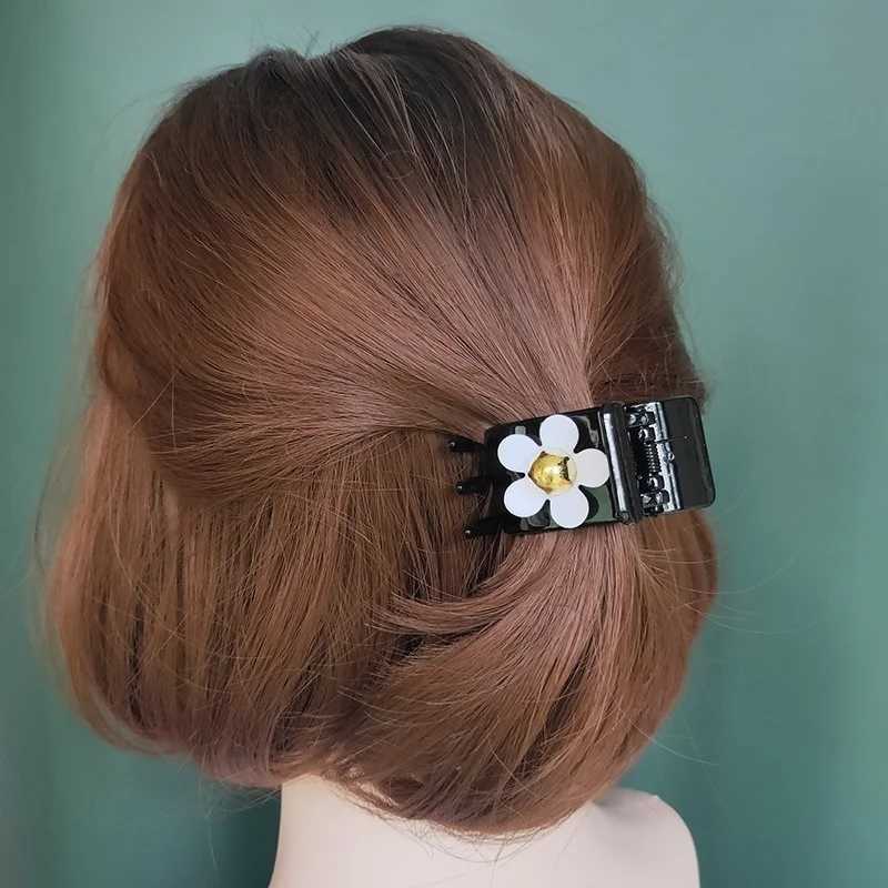 Fashion wer Wen Hair Clips Luxury Black White Small HairClip Barrette Girls Sweet Hairpins Crab Clips Hair Accories Y251023