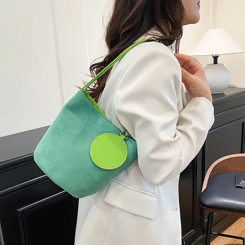 Solid Color Women Suede Shoulder Bucket Bags Large Capacity Versatile Ladies Underarm Tote Casual Female Phone Handbags Purse 251018