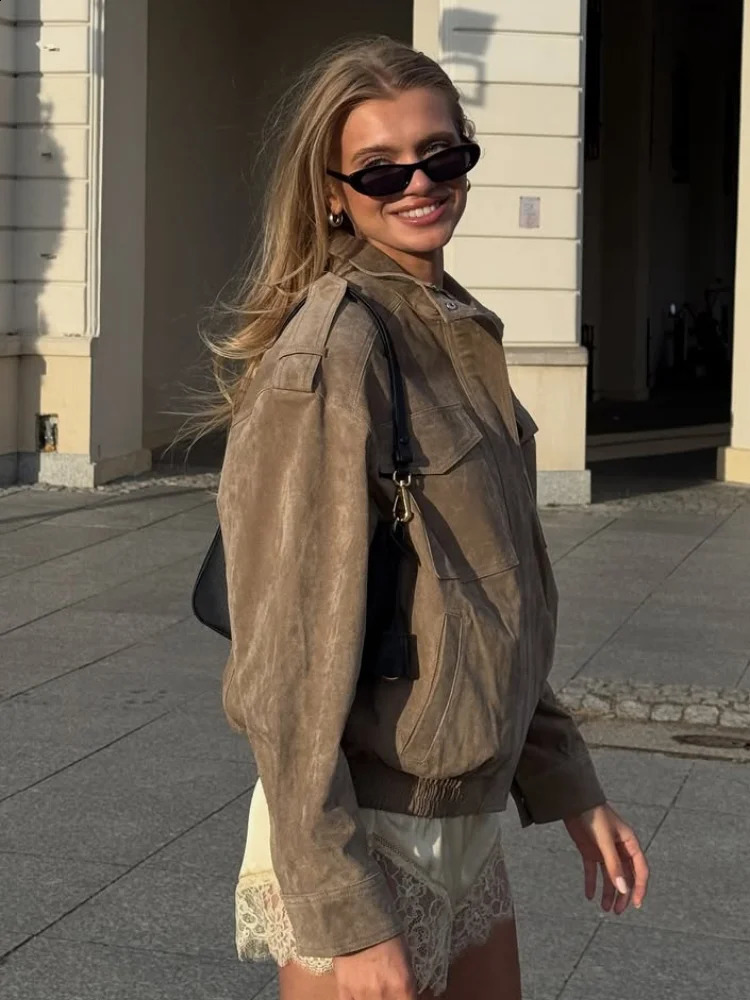 Fashion Short Women Suede Jacket Chic Stand Collar Zipper Pocket Loose Coats Casual Ladies Autumn Daily Highstreet Outerwear 251017