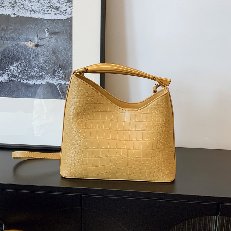 Luxury Brand Designer Bag High-End Women's Bag Crocodile Pattern PU Bucket Bag Textured Hardware Commuting Style Women's Handbag