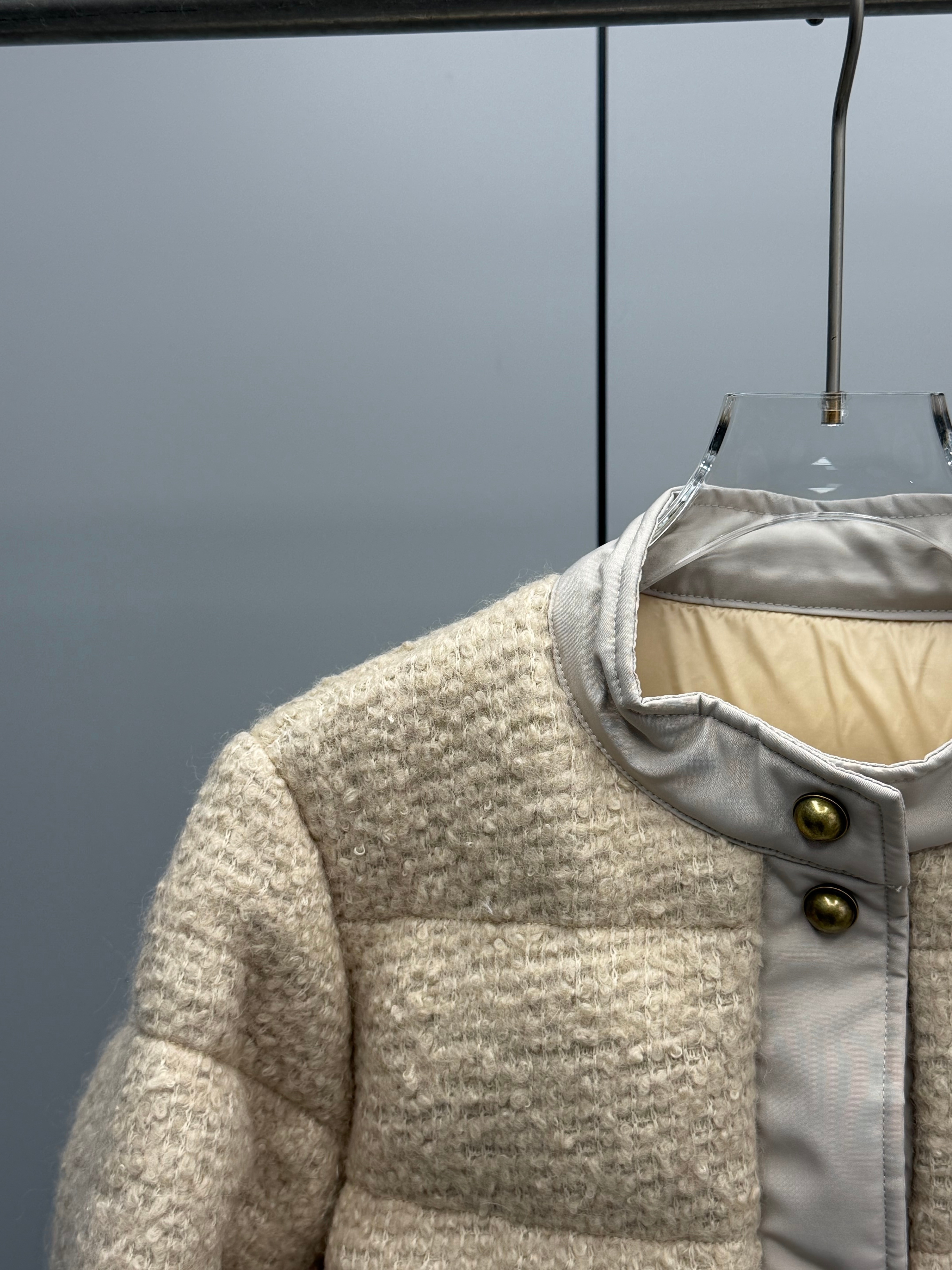 Fashionable and exquisite women's down jacket thickened and warm