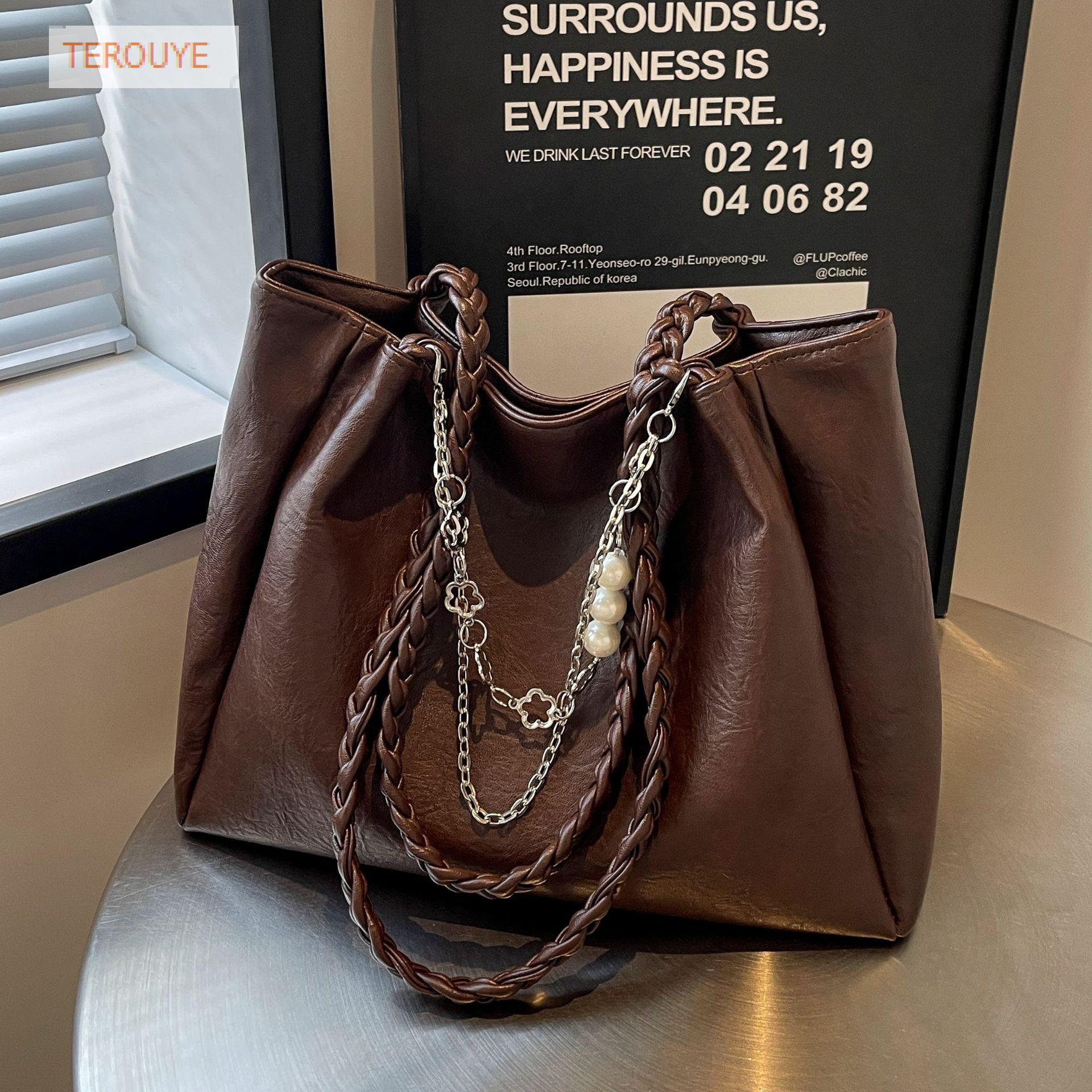 Vintage Large Capacity Underarm Bag Autumn/Winter New Pearl Chain Texture Fashion Handbag Versatile Trendy Women's Shoulder Bag Luxury Designer B